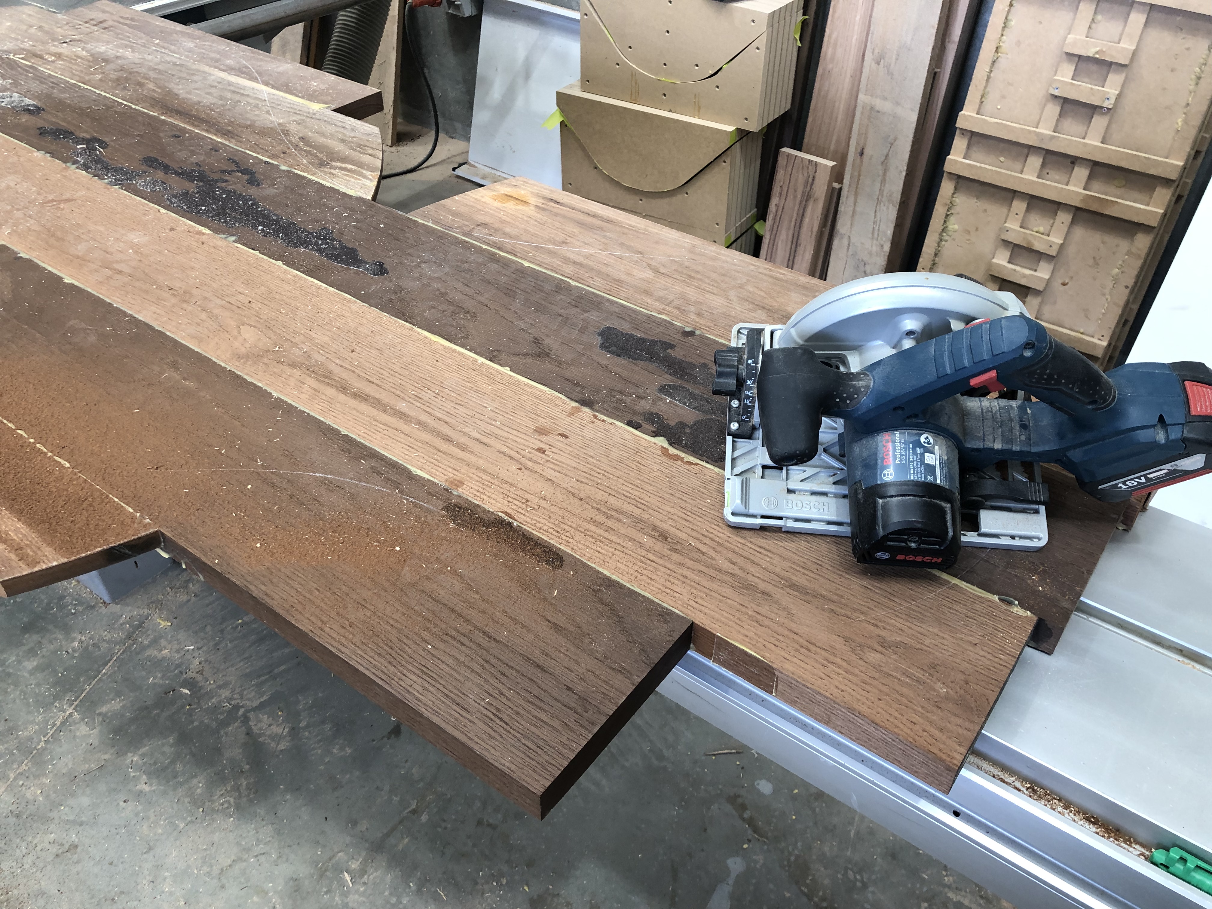 Platypus Table Image 11