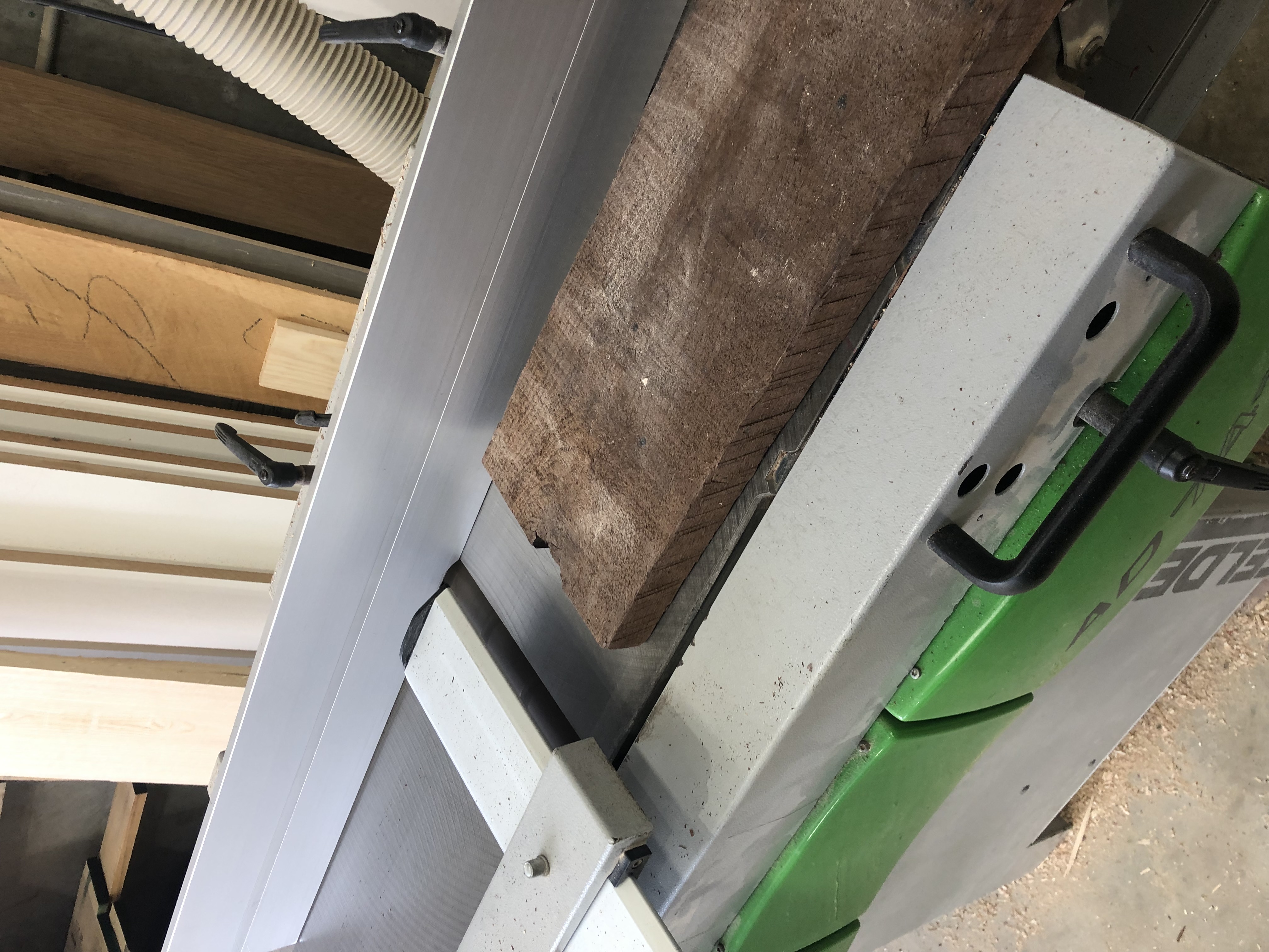 Platypus Table Image 4