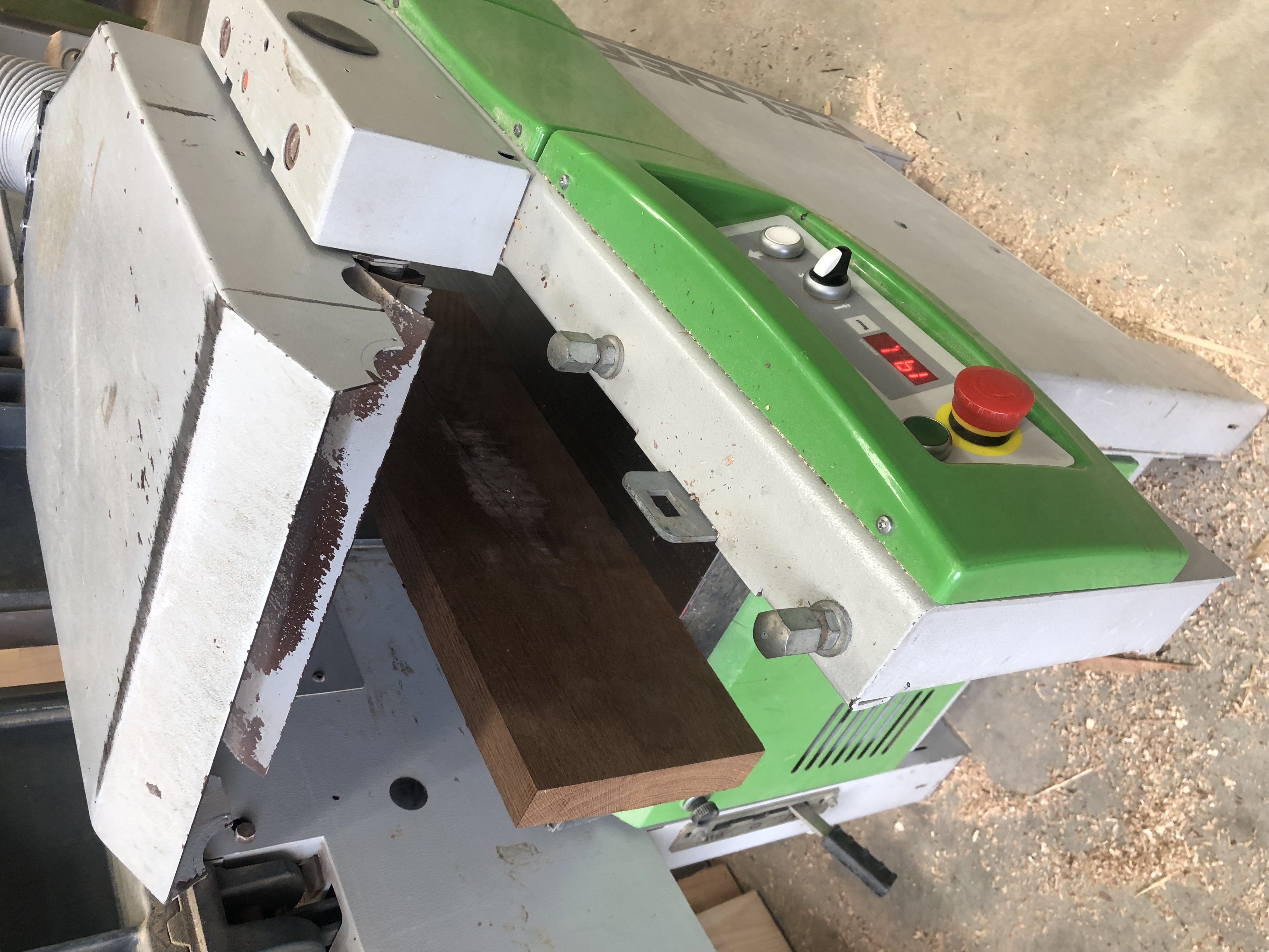 Platypus Table Image 5